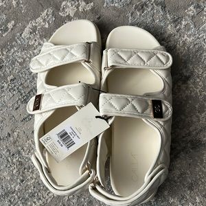 These are Calia women’s cream/white colored quilted sandals